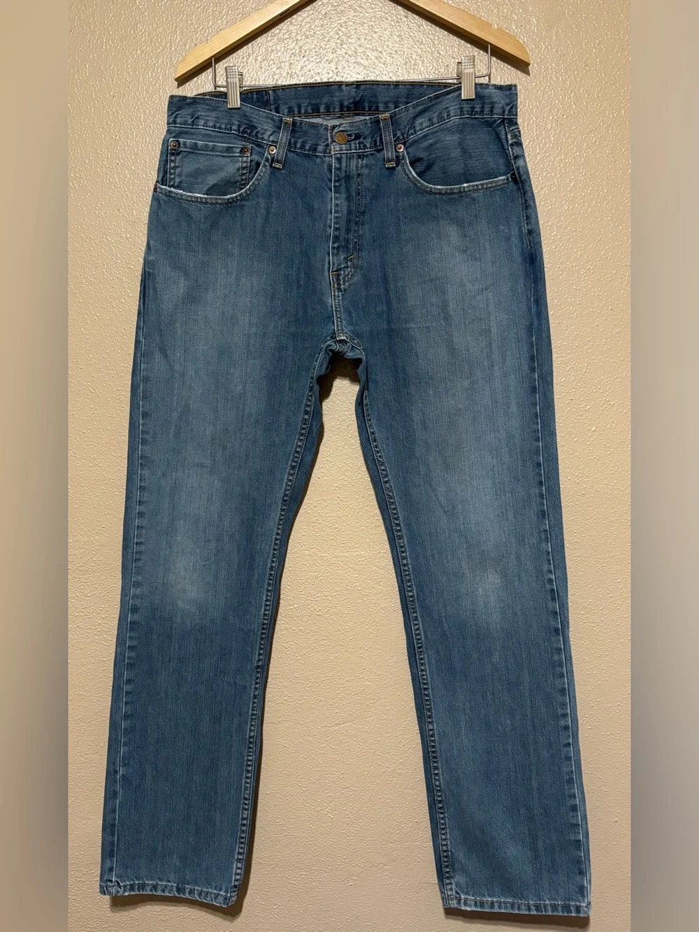 Men's LEVI #559 mid-wash blue denim jeans 34x34  GUC